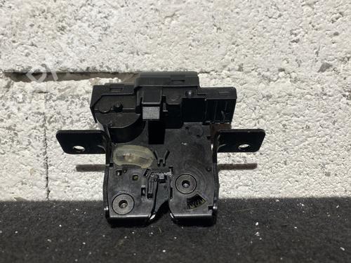 Used Tailgate lock RENAULT CLIO III (BR0/1, CR0/1) 1.5 dCi (C/BR0G, C/BR1G) (68 hp) 25275756