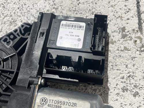 right-front-window-motor-vw-touran-1t3-2010-2011-2012-2013-2014-2015-2016-32979506 main image