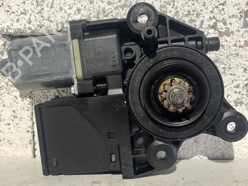 Used Right front window motor Right front window motor RENAULT MEGANE III Grandtour (KZ0/1) 1.6 dCi (KZ00, KZ12, KZ13) (130 hp) 33453454 33453454