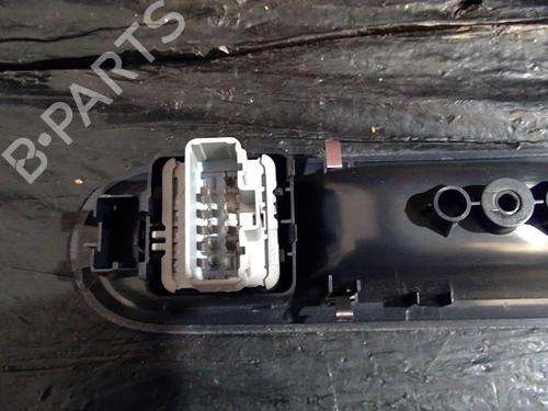 Used Left front window switch RENAULT TWINGO II (CN0_) 1.5 dCi (CN0E) (64 hp) 21858504