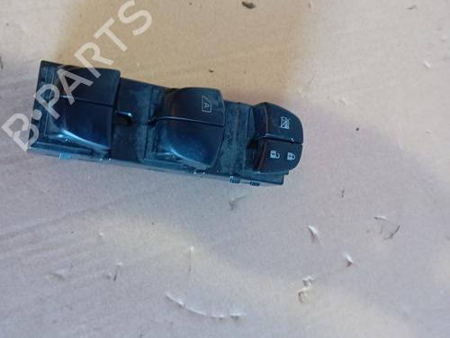 Used Left front window switch NISSAN JUKE (F15) 1.5 dCi (110 hp) 21866219