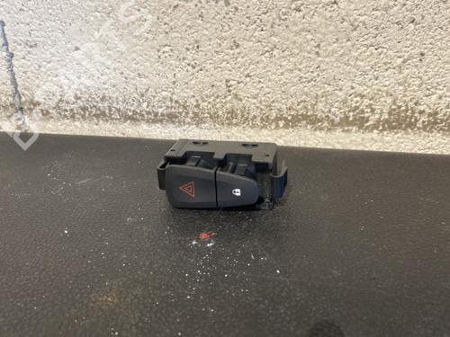 Used Warning switch DACIA SANDERO II 1.5 dCi (90 hp) 20865558