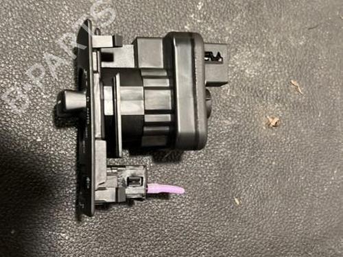 Used Headlight switch MERCEDES-BENZ B-CLASS Sports Tourer (W245) B 200 CDI (245.208) (140 hp) 21864586