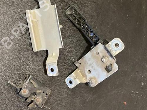 Used Hood lock RENAULT GRAND SCÉNIC III (JZ0/1_) 1.9 dCi (JZ0J, JZ0N, JZ1K, JZ1S) (131 hp) 21864230