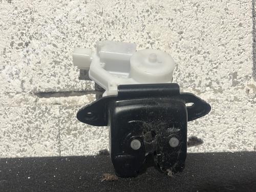 Used Tailgate lock RENAULT KADJAR (HA_, HL_) 1.3 TCe 140 (HLNB, HLN1) (140 hp) 31267801