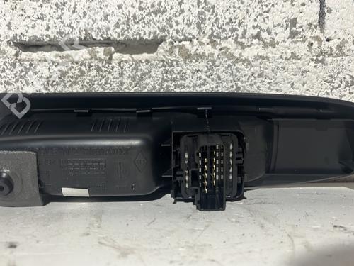 Used Left front window switch Left front window switch RENAULT CLIO II (BB_, CB_) 1.2 16V (BB05, BB0W, BB11, BB27, BB2T, BB2U, BB2V, CB05,... (75 hp) 32031011 32031011