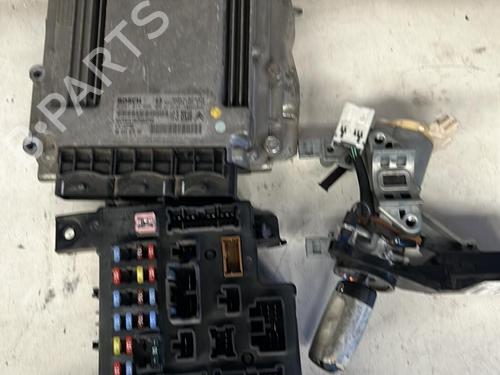 Used Electronic module CITROËN C-CROSSER (VU_, VV_) 2.2 HDi (156 hp) 21863027