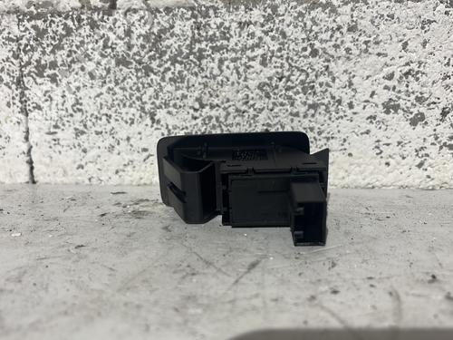 Used Right front window switch Right front window switch VW TOURAN (1T3) 1.6 TDI (105 hp) 32984324 32984324