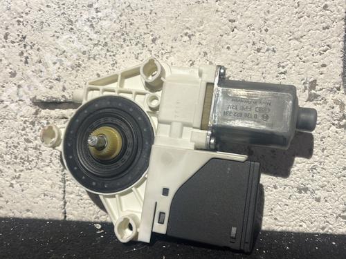 right-rear-window-motor-renault-megane-iii-hatchback-bz01_-b3_-2008-26213987 main image