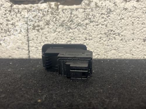 Used Left rear window switch Left rear window switch VW GOLF VII (5G1, BQ1, BE1, BE2) 1.4 TSI (140 hp) 25738789 25738789
