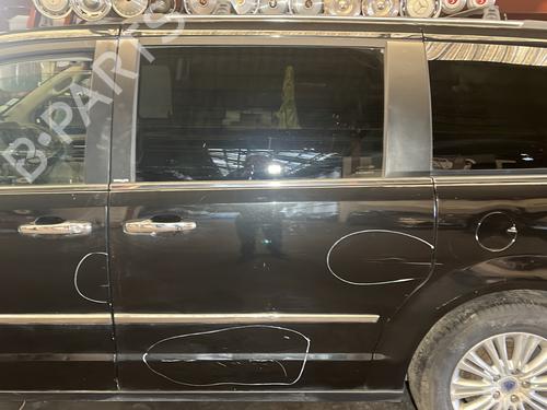left-rear-door-lancia-voyager-mpv-404_-2011-2012-2013-2014-24980727 main image