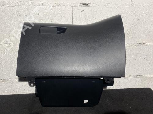 Used Glove box PEUGEOT 308 II (LB_, LP_, LW_, LH_, L3_) 1.2 THP 110 (110 hp) 23796952