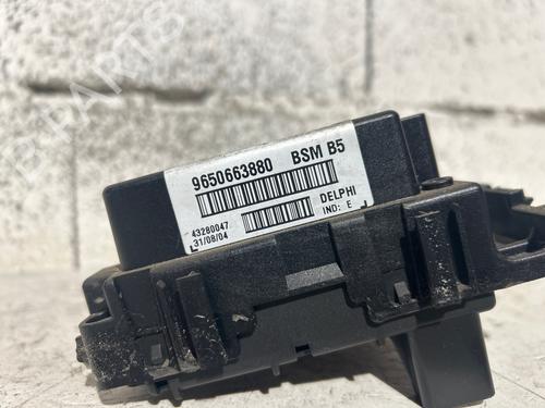 Used Fuse box Fuse box 38681578 38681578