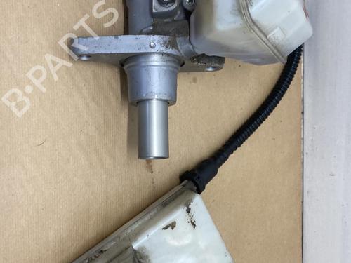 Brake master cylinder PEUGEOT 3008 I MPV (0U_) 2.0 HDi Hybrid4 (0URHCA) | BP21862448M77 