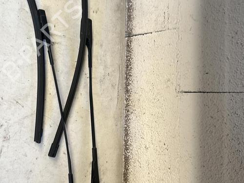 Used Front windshield wiper arm AUDI A4 B8 (8K2) 2.0 TDI (136 hp) 21862940