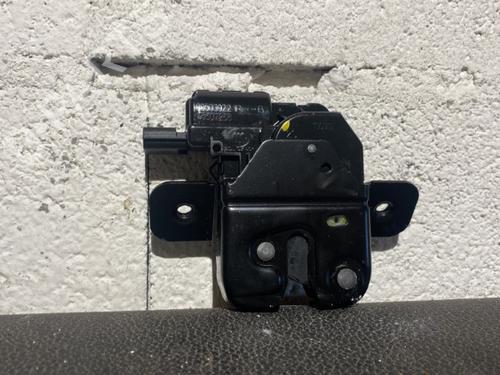 Used Tailgate lock Tailgate lock RENAULT CLIO V (B7_) 1.0 TCe 100 (B7MT) (101 hp) 21865240 21865240