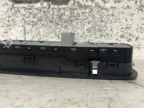 Used Left front window switch Left front window switch RENAULT MEGANE III Hatchback (BZ0/1_, B3_) 1.6 dCi (BZ00, BZ12, BZ13) (130 hp) 33021034 33021034