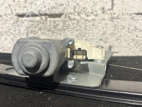 Vindusheismekanisme høyre bak CADILLAC BLS Wagon 1.9 D | BP29974038C25