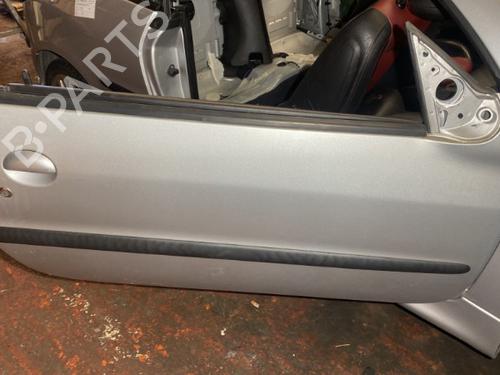 Used Right front door PEUGEOT 206 CC (2D) 1.6 16V (2DNFUF, 2DNFUR) (109 hp) 20868971
