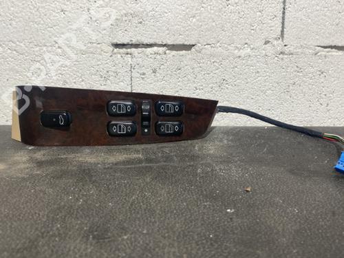 Used Left front window switch Left front window switch MERCEDES-BENZ S-CLASS (W220, V220) S 500 (220.075, 220.175, 220.875) (299 hp) 21865337 21865337
