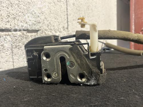 Front left lock RENAULT KOLEOS I (HY_) 2.0 dCi 4x4 (HY0K) | BP28354621C98 