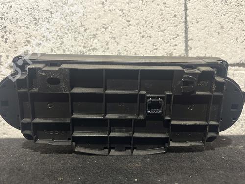 Climate control TOYOTA YARIS (_P13_) 1.5 Hybrid (NHP130_, NHP130) | BP27319182I5 