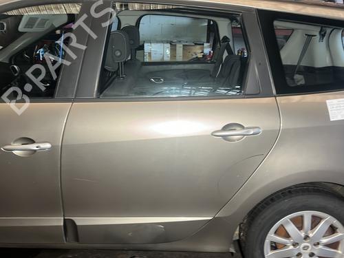 Dør venstre bak RENAULT GRAND SCÉNIC III (JZ0/1_) 1.5 dCi (JZ09, JZ0D, JZ10, JZ14, JZ1G, JZ29, JZ2C) 821017991R