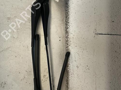 Used Front windshield wiper arm BMW 1 Convertible (E88) 118 d (143 hp) 21862645