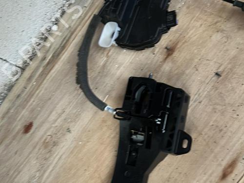 Venstre bagtil lås RENAULT CLIO V (B7_) 1.5 Blue dCi 85 (B7AG) (86 hp) 21863444