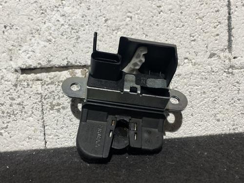 Tailgate lock VW GOLF VI (5K1) 2.0 TDI | BP23797143C101 