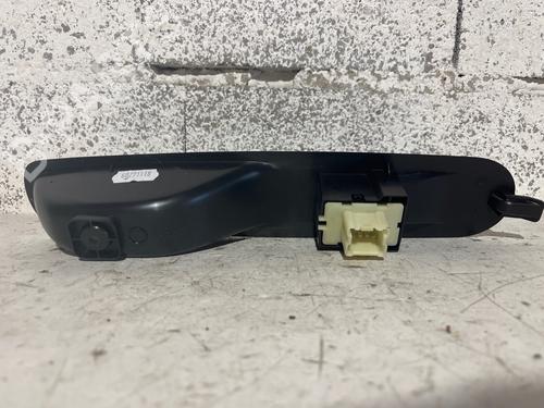 right-front-window-switch-renault-zoe-bfm_-2012-37589110 main image