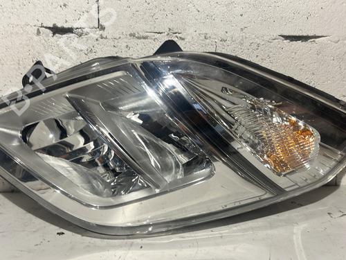 Used Left headlight NISSAN NV400 Van (X62, X62B) dCi 135 (136 hp) 32086911