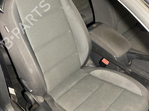 Used Right front seat VW GOLF VI (5K1) 1.6 TDI (105 hp) 22523685