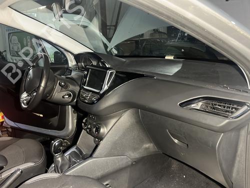 Salpicadero PEUGEOT 208 I (CA_, CC_) 1.6 HDi / BlueHDi 75 (75 hp) 30885951