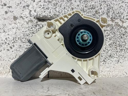 Right front window motor AUDI A1 (8X1, 8XK) 2.0 TDI | BP38058372E20 - Image 3
