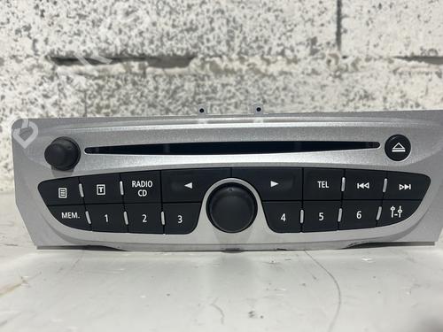 Autoradio RENAULT MEGANE III Hatchback (BZ0/1_, B3_) 1.9 dCi (BZ0N, BZ0J) (131 hp) 32133750