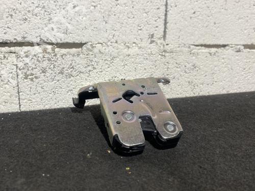 Used Tailgate lock AUDI A1 Sportback (8XA, 8XF) 1.0 TFSI (95 hp) 23984821