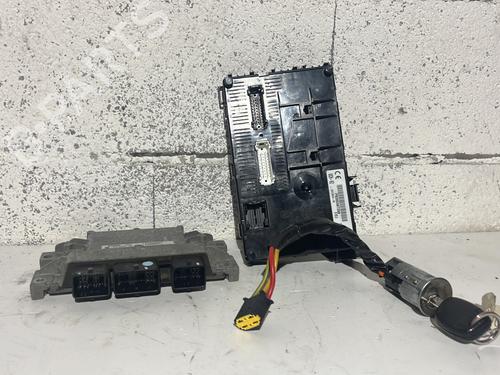 Used Electronic module RENAULT CLIO II (BB_, CB_) 1.2 16V (BB05, BB0W, BB11, BB27, BB2T, BB2U, BB2V, CB05,... (75 hp) 32031024