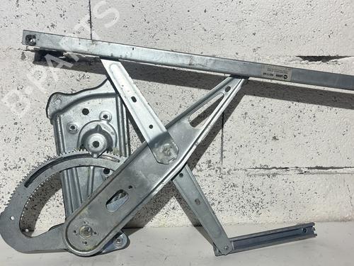 Used Front right window mechanism Front right window mechanism RENAULT MEGANE III Hatchback (BZ0/1_, B3_) 1.9 dCi (BZ0N, BZ0J) (131 hp) 32133760 32133760