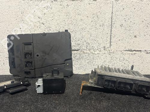 Used Electronic module RENAULT MEGANE II (BM0/1_, CM0/1_) 1.5 dCi (BM02, BM13, BM2A, CM02, CM13) (101 hp) 30787564