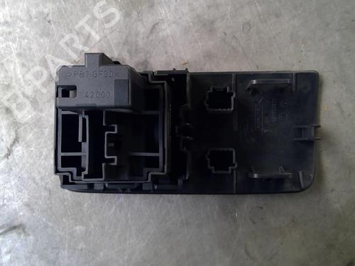 Used Headlight switch RENAULT MEGANE III Hatchback (BZ0/1_, B3_) 1.5 dCi (BZ0C) (90 hp) 21859521