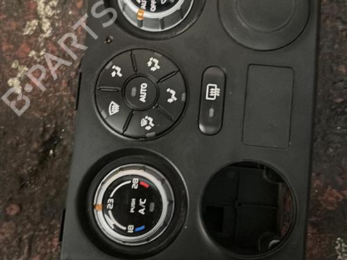 Used Climate control SUZUKI GRAND VITARA II (JT, TE, TD) 1.9 DDiS All-wheel Drive (JT419, TD44, JB419WD, JB419XD,... (129 hp) 20866812