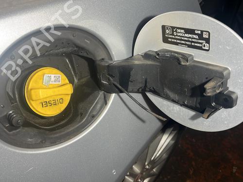 fuel-flap-jaguar-xe-x760-2015-27836964 main image