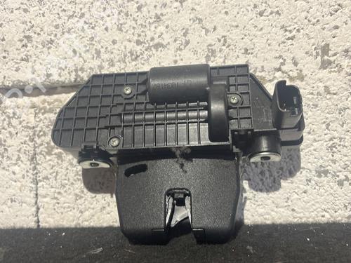Used Tailgate lock CITROËN C3 II (SC_) 1.1 i (60 hp) 27716863