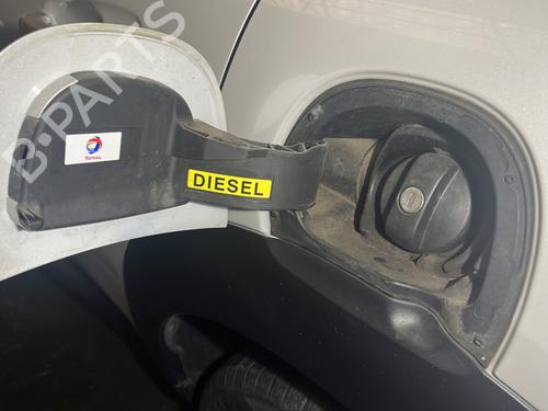 fuel-flap-citroen-c4-cactus-2014-24926305 main image