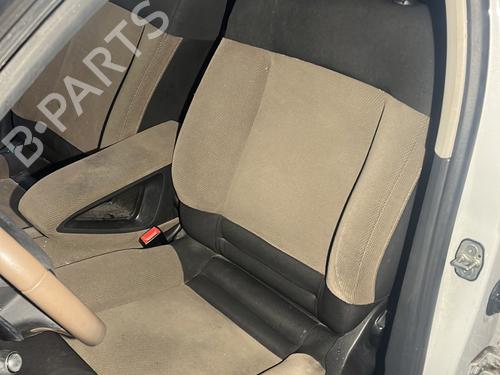 Stol venstre foran CITROËN C4 CACTUS 1.2 VTi 82 (82 hp) 31376407