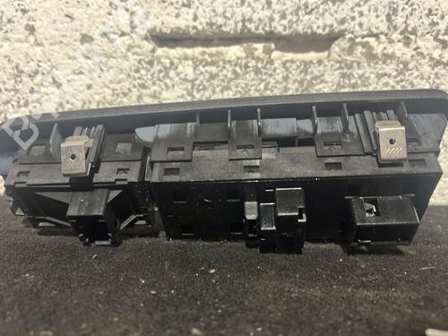 Used Left front window switch Left front window switch FIAT BRAVO II (198_) 1.6 D Multijet (198AXL1B) (120 hp) 29477971 29477971
