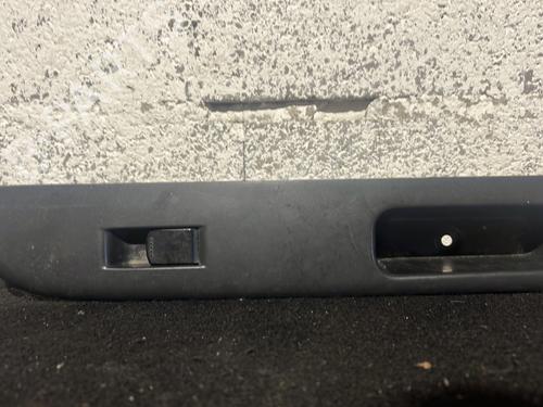 Interrupteur de vitre avant droite SUZUKI SWIFT III (MZ, EZ) 1.3 (RS413, ZC11S) (92 hp) 29318535