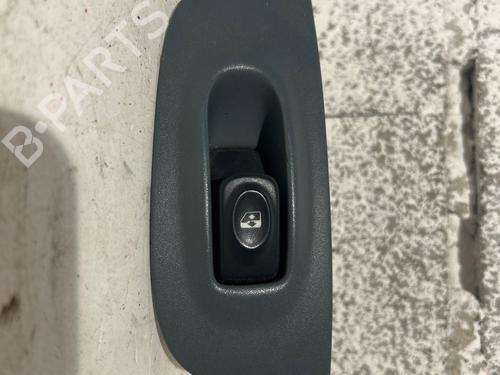 Used Right front window switch Right front window switch RENAULT MEGANE I Cabriolet (EA0/1_) 1.6 e (EA0F) (90 hp) 39727653 39727653