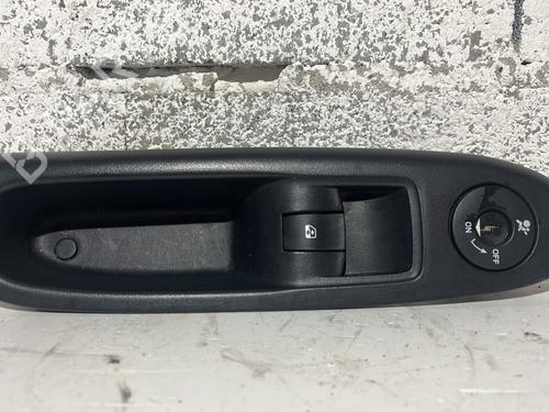 Used Right front window switch RENAULT CLIO II (BB_, CB_) 1.2 16V (BB05, BB0W, BB11, BB27, BB2T, BB2U, BB2V, CB05,... (75 hp) 32031010